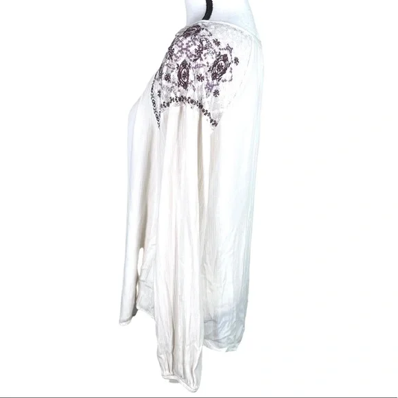 Altar’d State Boho Tassel Blouse - Picture 2 of 7